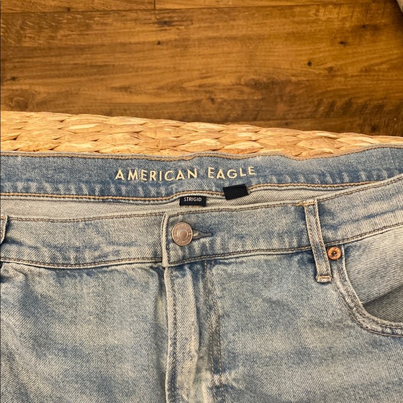 American Eagle women’s Light Blue Distressed Denim Shorts - Picture 2 of 4